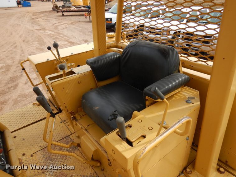 image for item HR9037 International TD20E  dozer