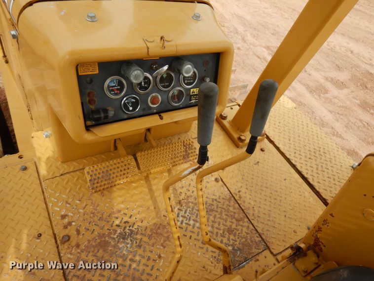 image for item HR9037 International TD20E  dozer