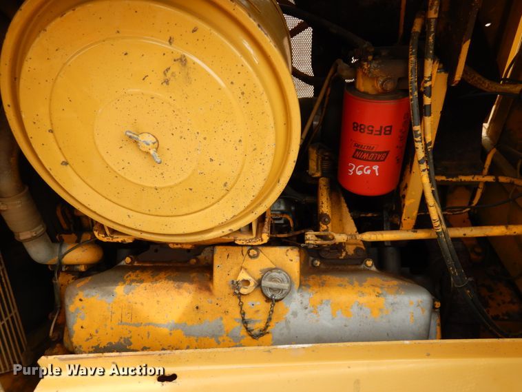 image for item HR9037 International TD20E  dozer