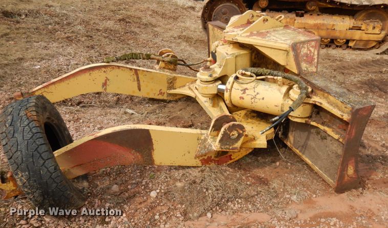 image for item HR9037 International TD20E  dozer