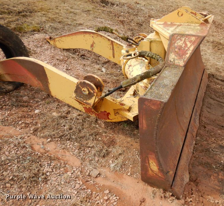 image for item HR9037 International TD20E  dozer