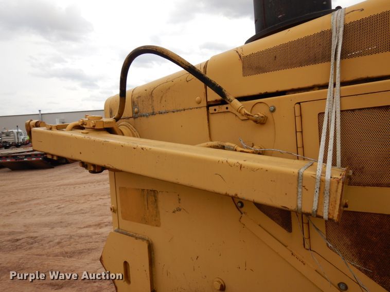 image for item HR9038 1990 John Deere 850B  dozer