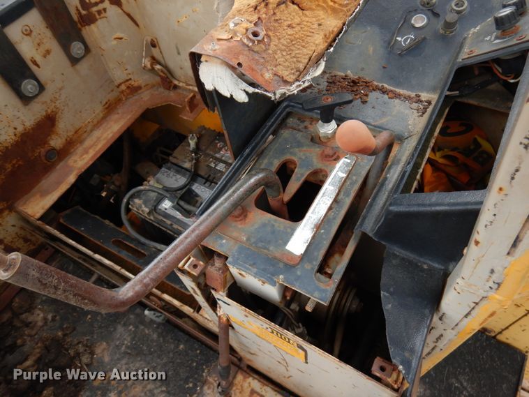 image for item HR9038 1990 John Deere 850B  dozer