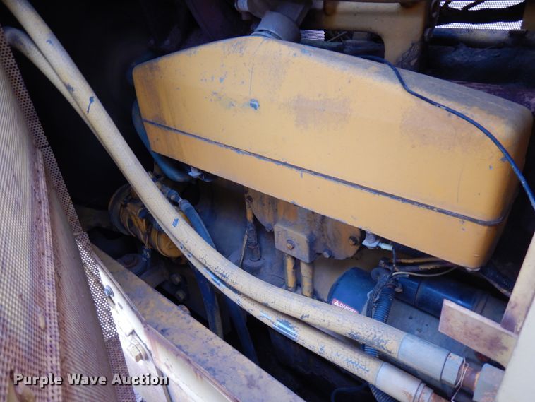 image for item HR9038 1990 John Deere 850B  dozer