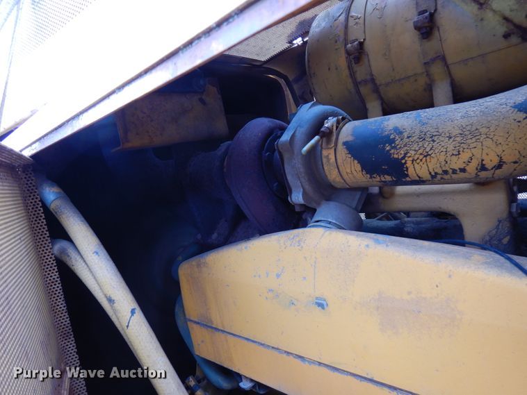 image for item HR9038 1990 John Deere 850B  dozer