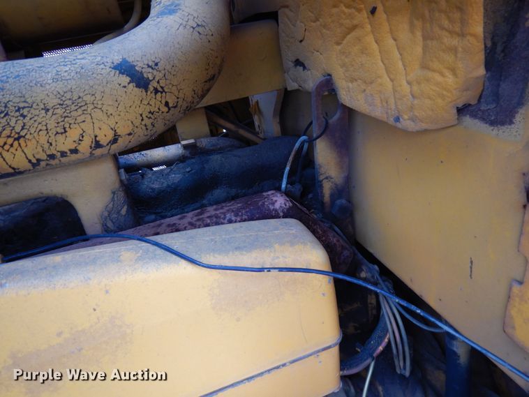 image for item HR9038 1990 John Deere 850B  dozer