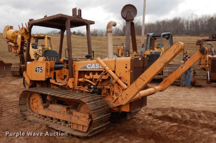 image for item HR9039 1976 Case 475  cable plow