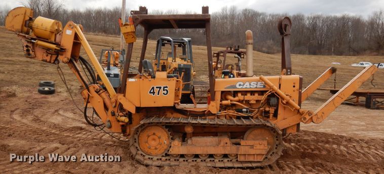 image for item HR9039 1976 Case 475  cable plow