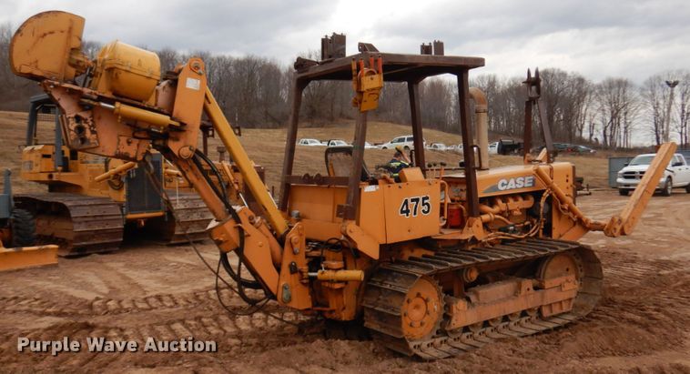 image for item HR9039 1976 Case 475  cable plow