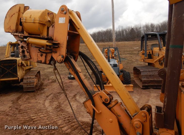 image for item HR9039 1976 Case 475  cable plow