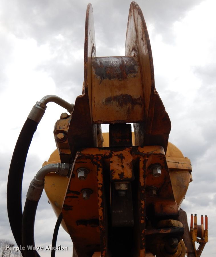 image for item HR9039 1976 Case 475  cable plow