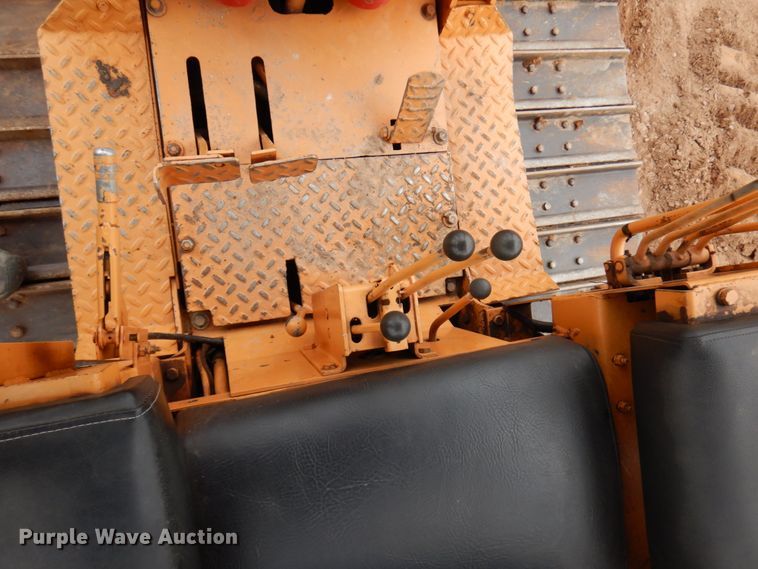 image for item HR9039 1976 Case 475  cable plow