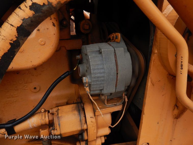 image for item HR9039 1976 Case 475  cable plow