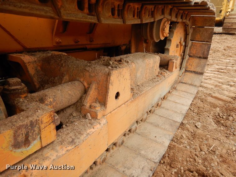 image for item HR9039 1976 Case 475  cable plow