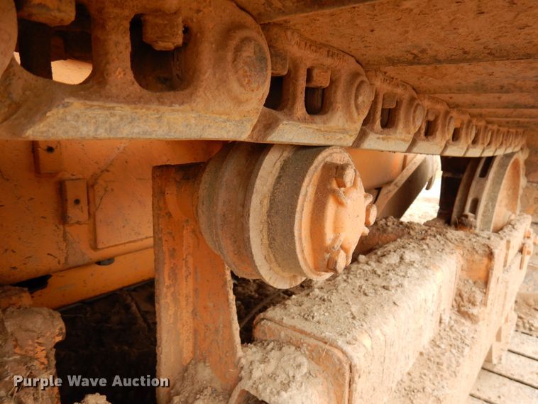 image for item HR9039 1976 Case 475  cable plow