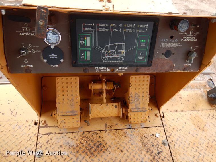 image for item HR9041 1989 Case 1550  dozer