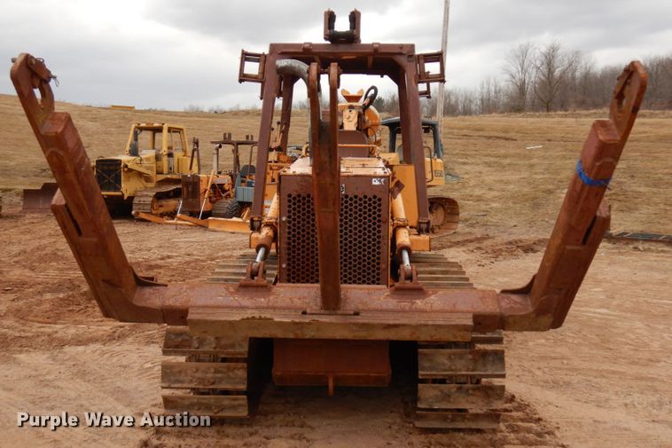 image for item HR9042 1990 Case 850D  cable plow