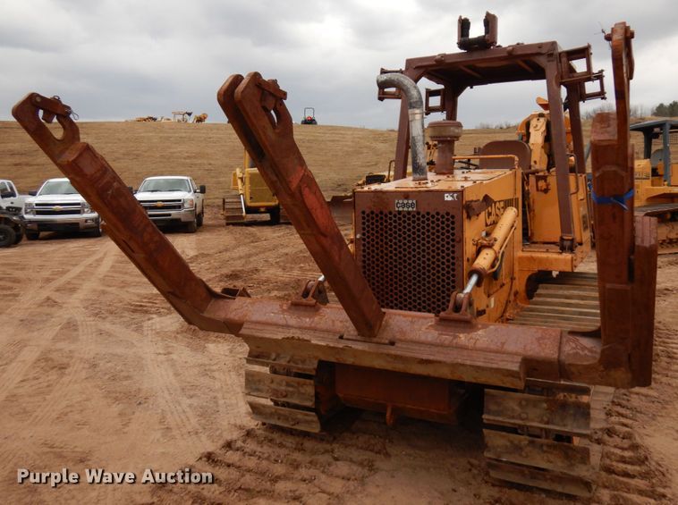 image for item HR9042 1990 Case 850D  cable plow