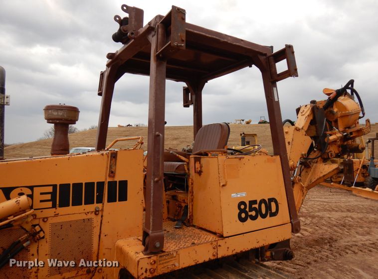 image for item HR9042 1990 Case 850D  cable plow