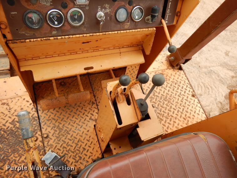 image for item HR9042 1990 Case 850D  cable plow