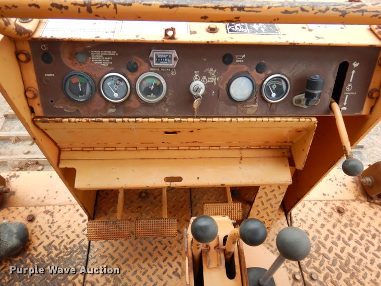 image for item HR9042 1990 Case 850D  cable plow