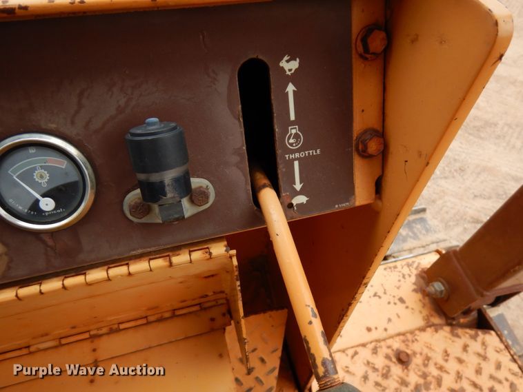 image for item HR9042 1990 Case 850D  cable plow