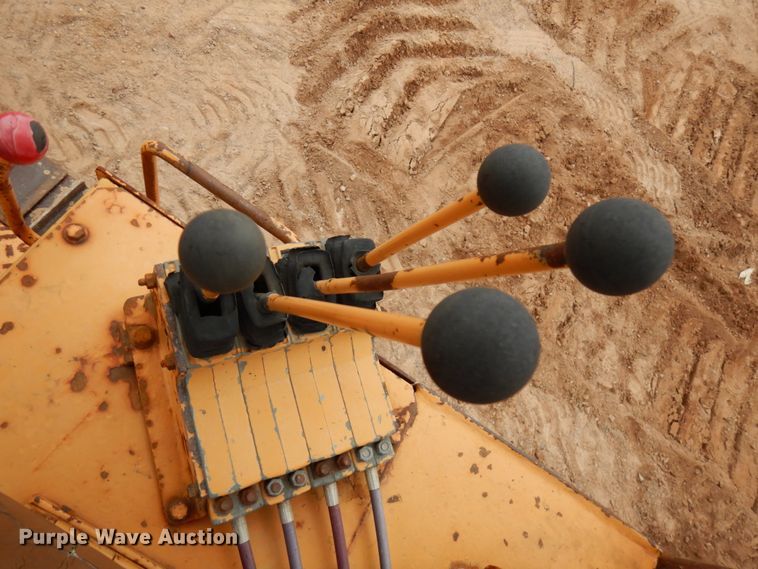 image for item HR9042 1990 Case 850D  cable plow