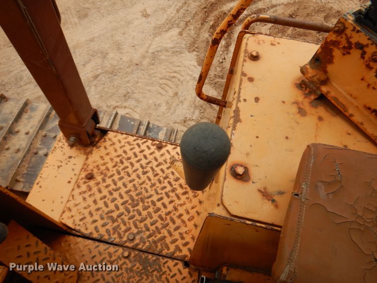 image for item HR9042 1990 Case 850D  cable plow