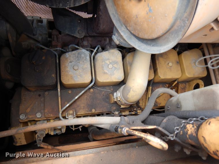 image for item HR9042 1990 Case 850D  cable plow