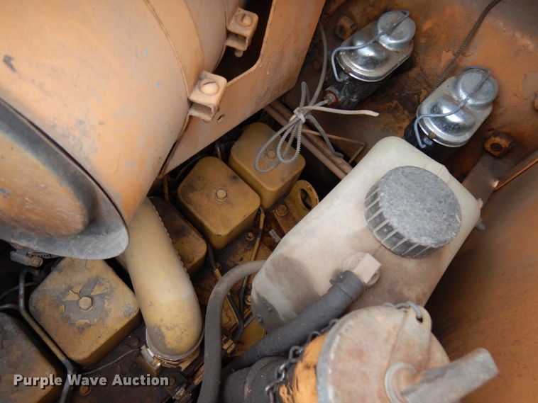 image for item HR9042 1990 Case 850D  cable plow