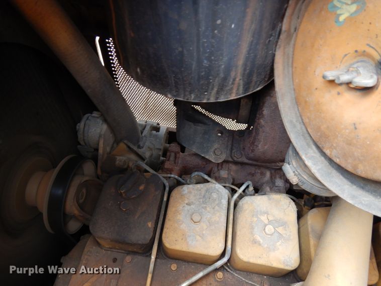 image for item HR9042 1990 Case 850D  cable plow