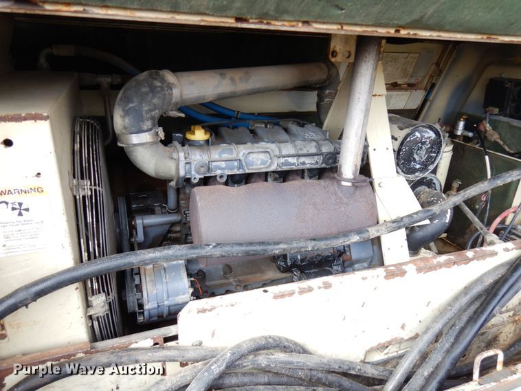 image for item HR9069 1993 Ingersoll Rand P175  air compressor