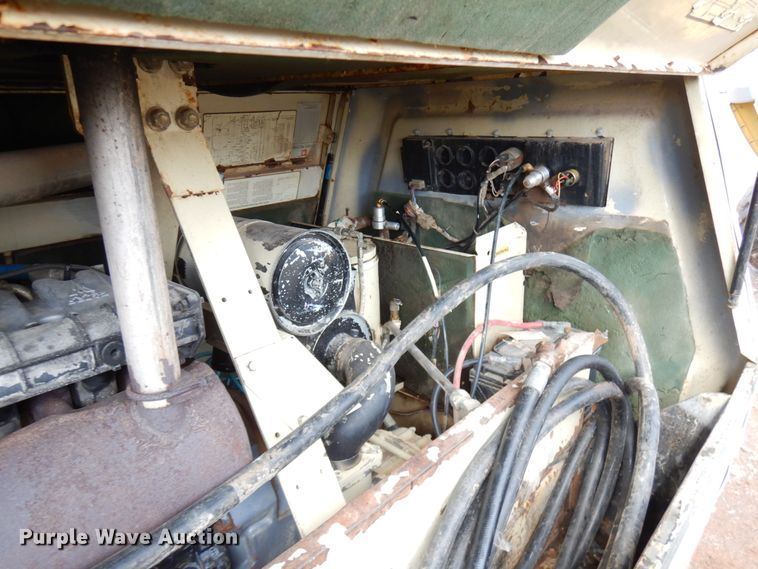 image for item HR9069 1993 Ingersoll Rand P175  air compressor