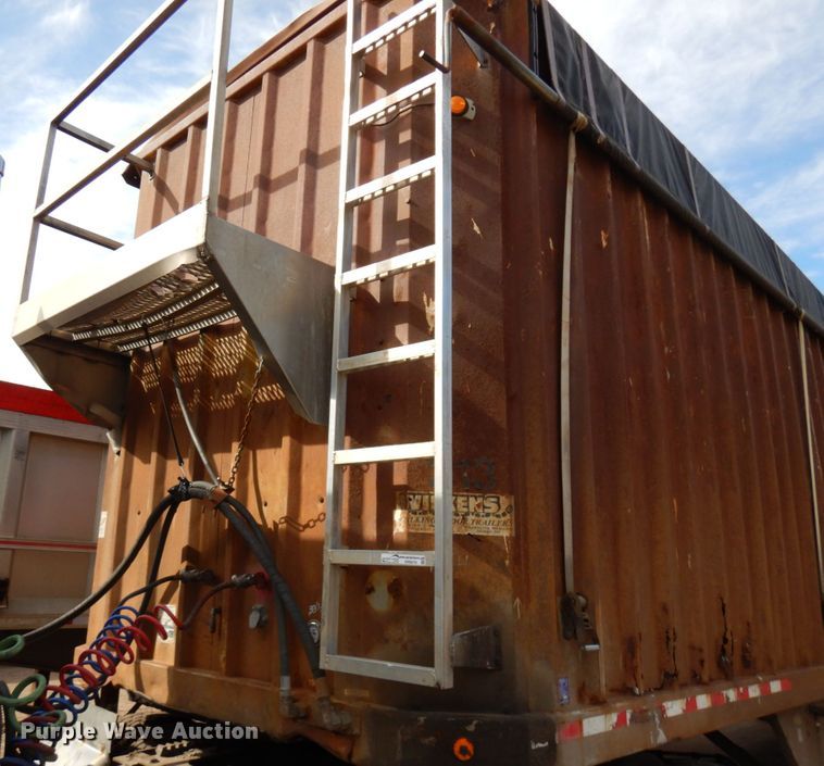 image for item HR9079 1999 Wilkens 45115SCG0T walking floor trailer