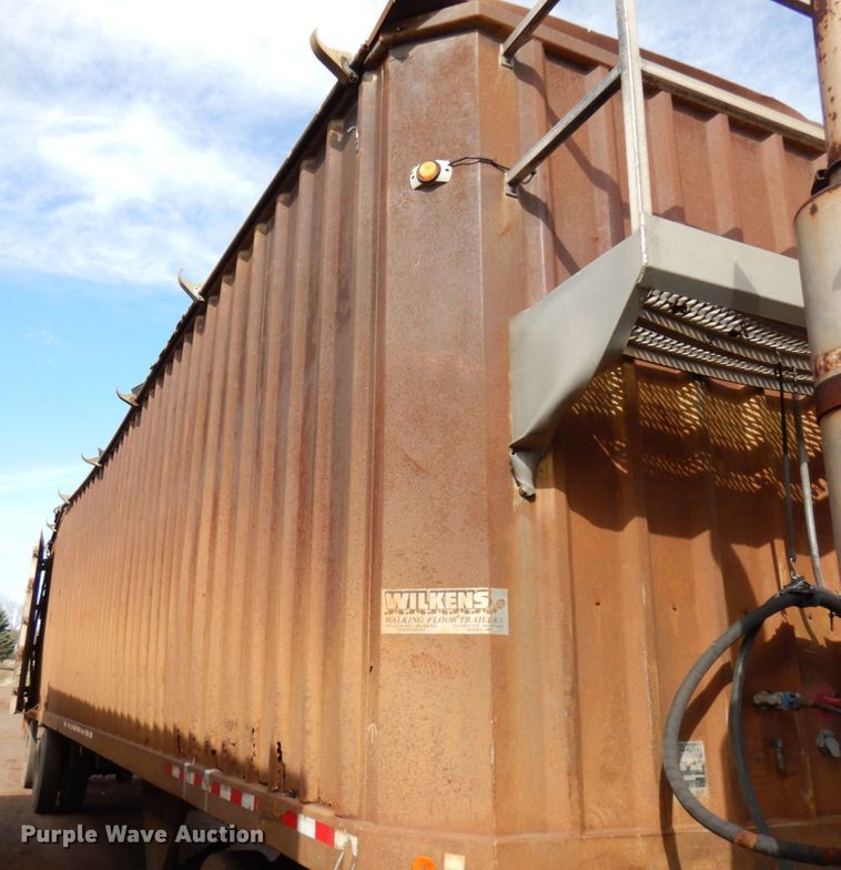 image for item HR9079 1999 Wilkens 45115SCG0T walking floor trailer