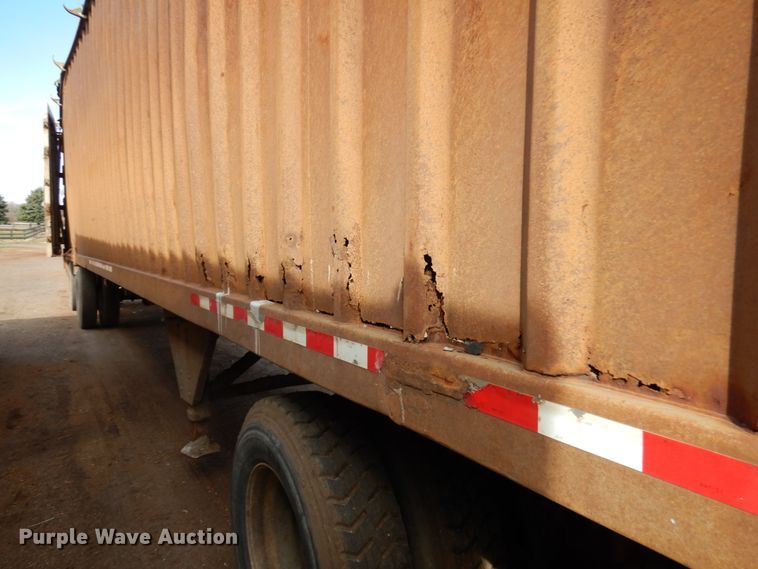 image for item HR9079 1999 Wilkens 45115SCG0T walking floor trailer