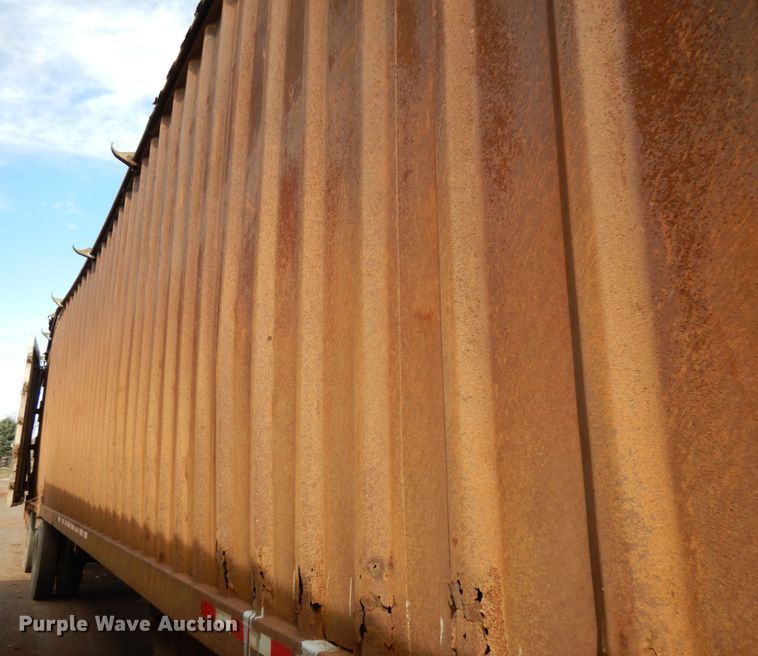 image for item HR9079 1999 Wilkens 45115SCG0T walking floor trailer