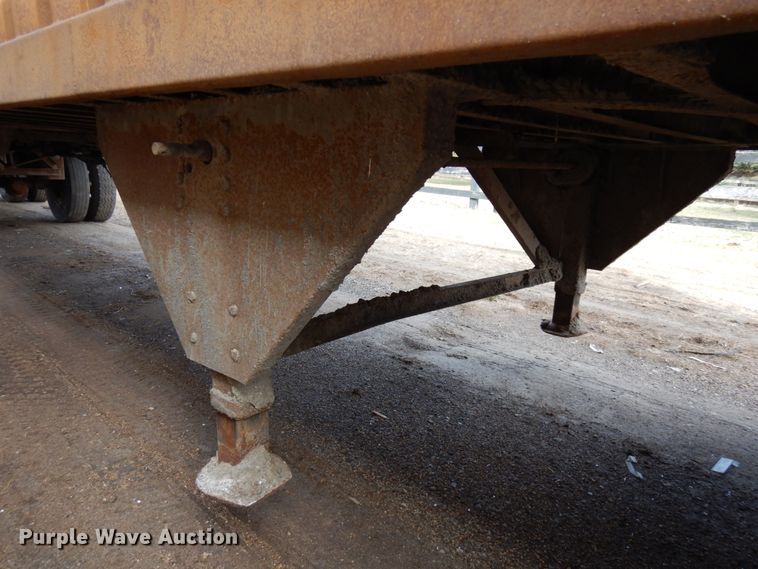 image for item HR9079 1999 Wilkens 45115SCG0T walking floor trailer