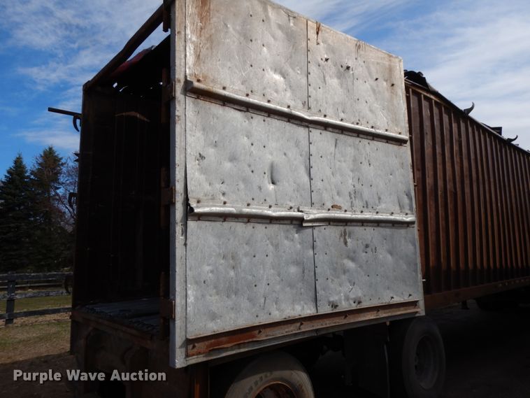 image for item HR9079 1999 Wilkens 45115SCG0T walking floor trailer