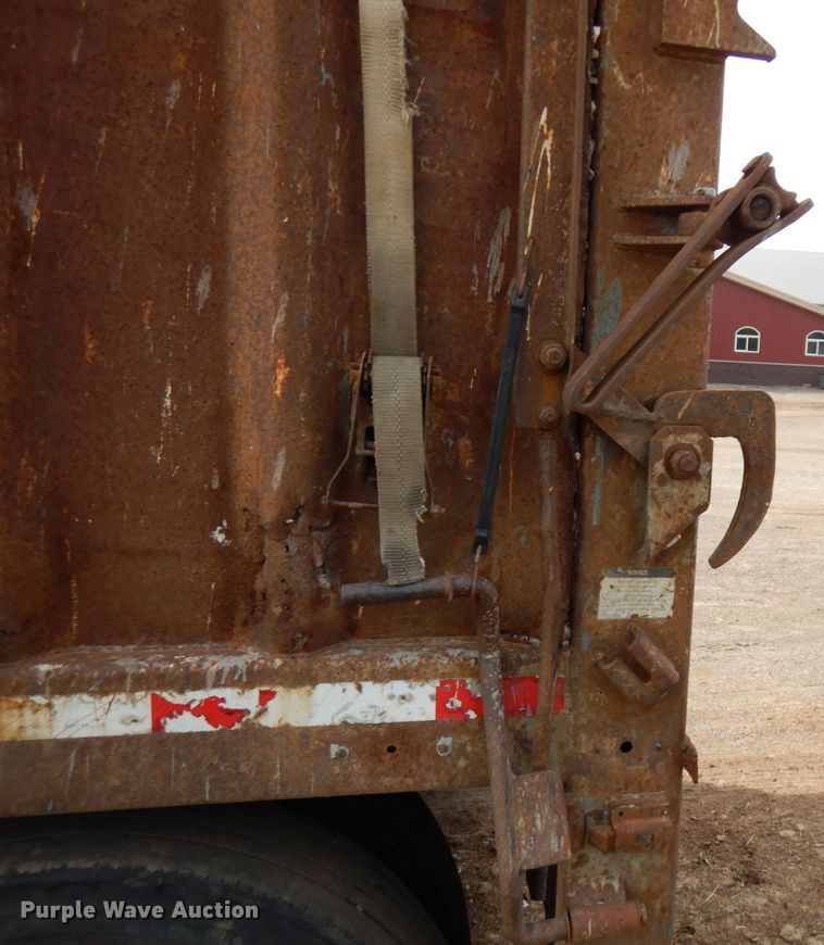 image for item HR9079 1999 Wilkens 45115SCG0T walking floor trailer