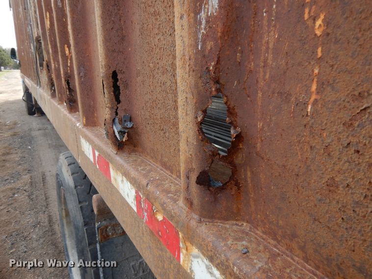 image for item HR9079 1999 Wilkens 45115SCG0T walking floor trailer