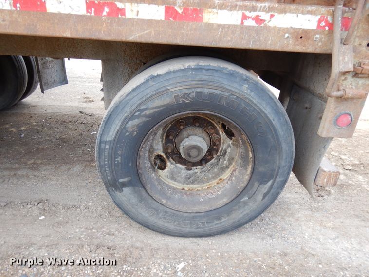 image for item HR9079 1999 Wilkens 45115SCG0T walking floor trailer