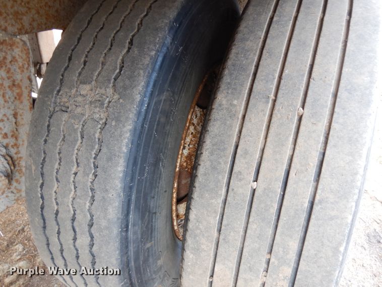 image for item HR9079 1999 Wilkens 45115SCG0T walking floor trailer