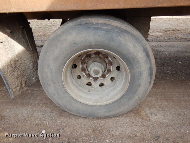 image for item HR9079 1999 Wilkens 45115SCG0T walking floor trailer