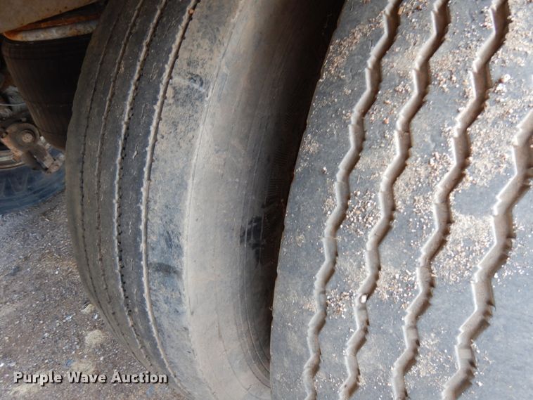 image for item HR9079 1999 Wilkens 45115SCG0T walking floor trailer