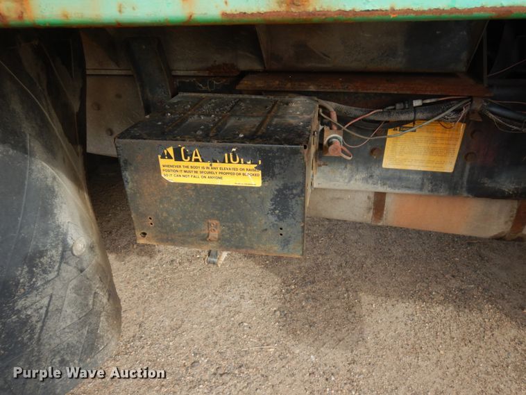 image for item HR9080 1991 Ford L8000  dump truck