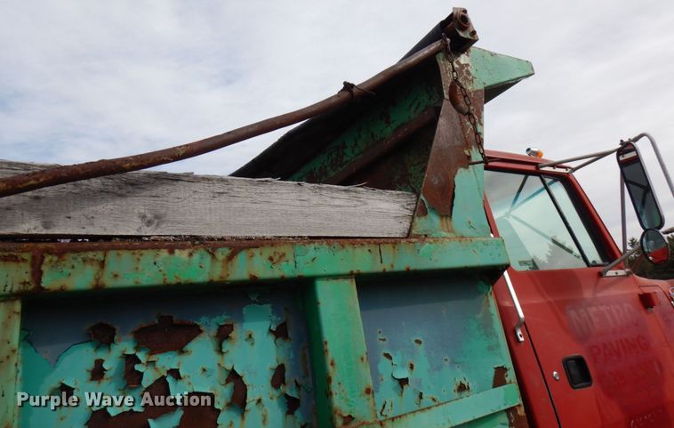 image for item HR9080 1991 Ford L8000  dump truck