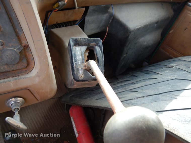 image for item HR9080 1991 Ford L8000  dump truck