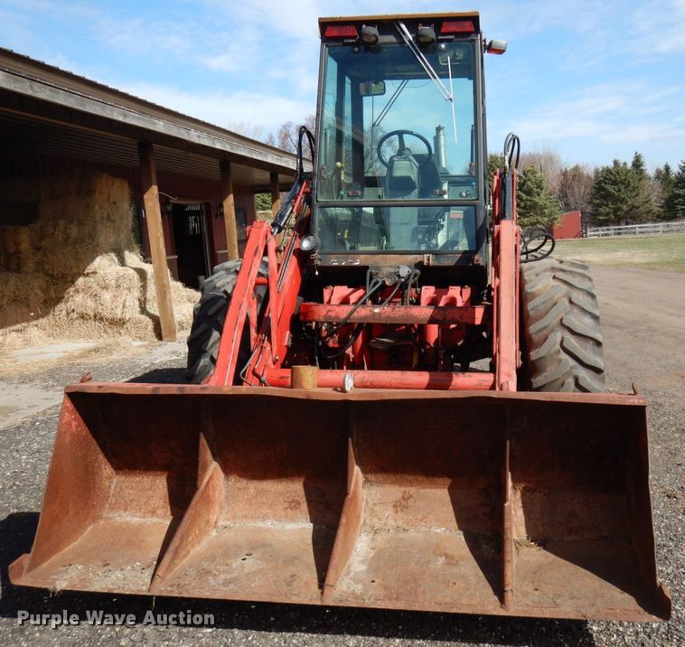 image for item HR9083 Versatile 276  4WD bi-directional tractor