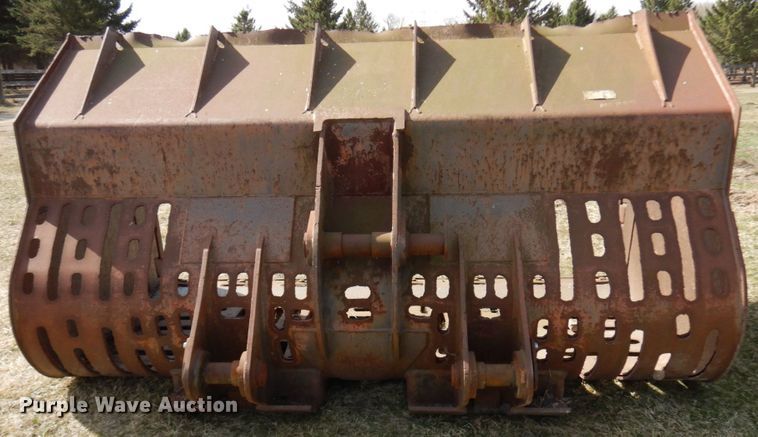 image for item HR9085 Jones 121"W bucket